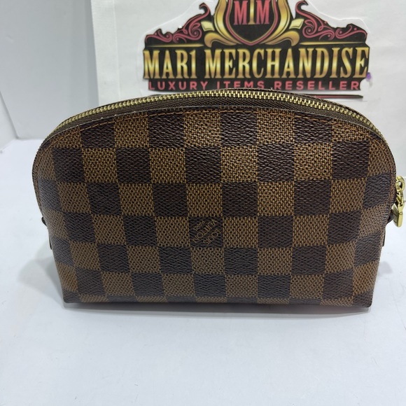 Louis Vuitton Cosmetic Case in Damier Ebene size 7.5 by 4.5 inches,made in Spain - Picture 2 of 10
